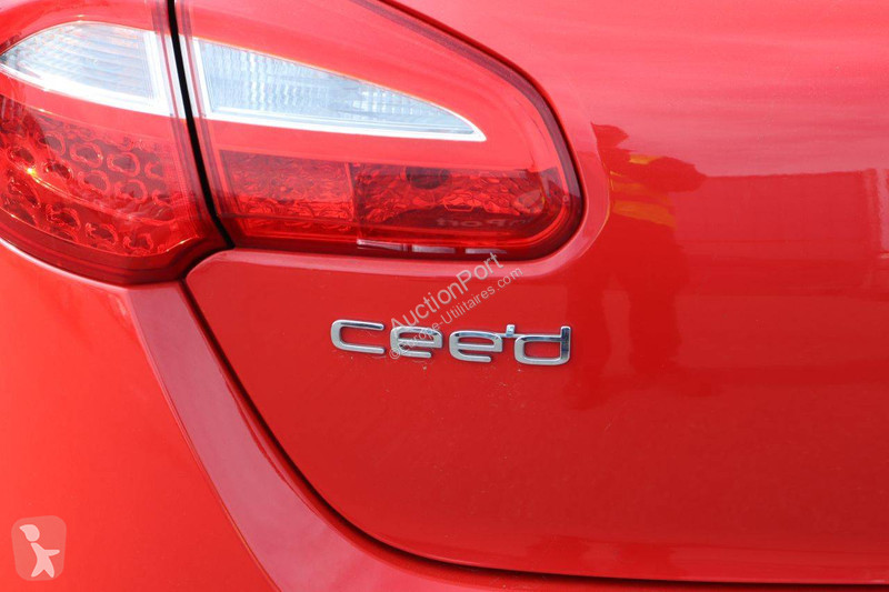 Véhicule utilitaire KIA  cee'd