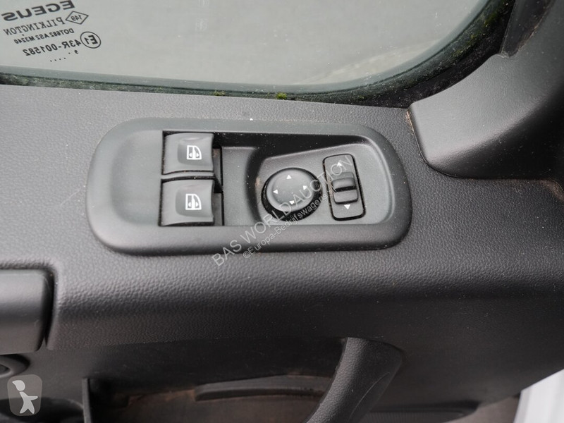 Véhicule utilitaire Renault 145PK