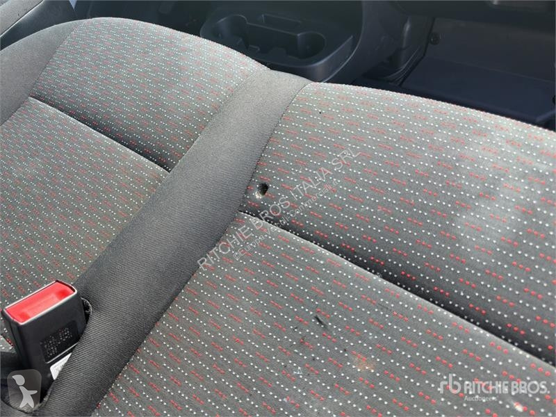 Véhicule utilitaire Opel 2.2