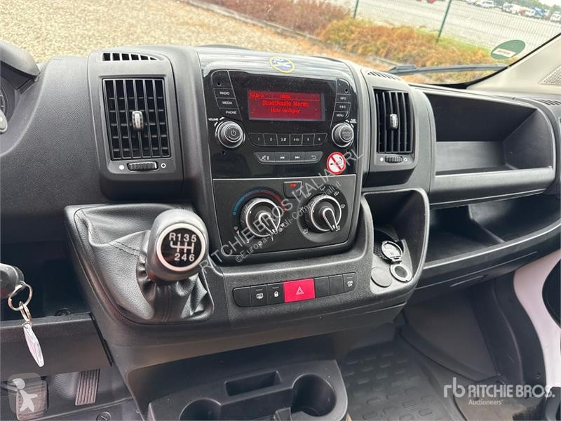 Véhicule utilitaire Opel 2.2
