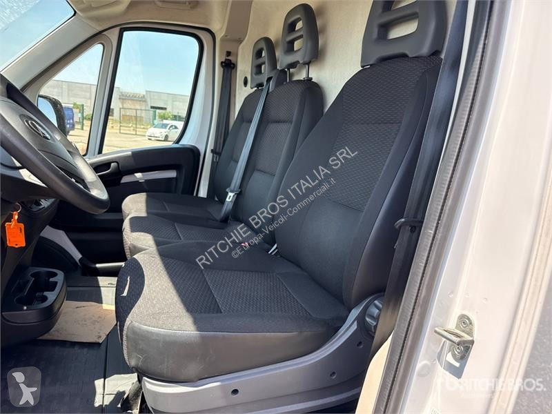 Véhicule utilitaire Opel 2.2 103 KW KA L4H2