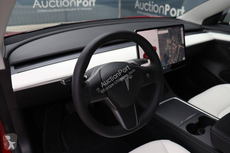 Комерційні автомобілі Tesla