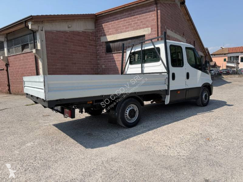 Лекотоварен автомобил Iveco 35S12