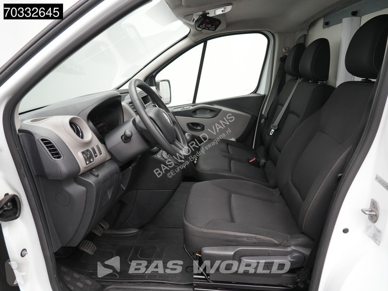 Лекотоварен автомобил Renault 125PK Lamberet...