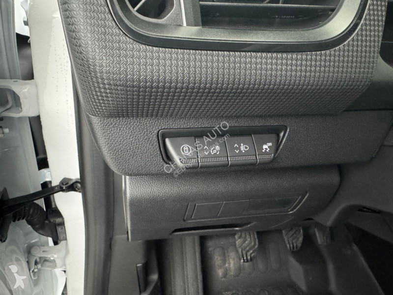 Véhicule utilitaire Renault FG TOLE DCI 95 L1...