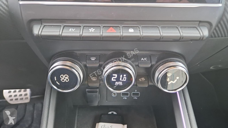 Veículo utilitário Renault CLIO V