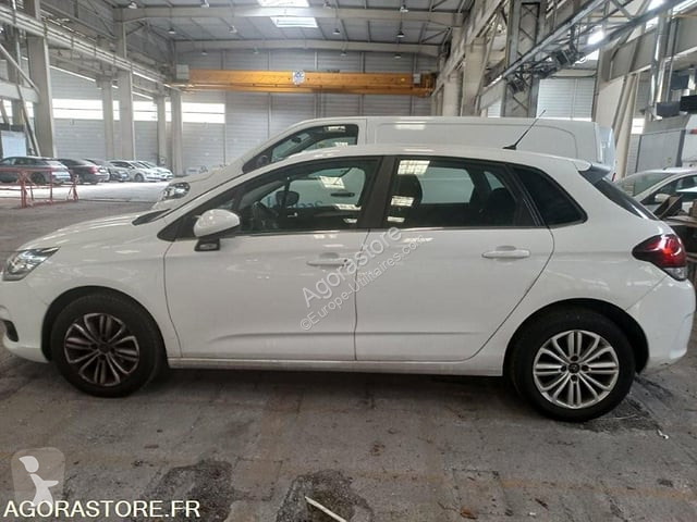 Коммерческий автомобиль
