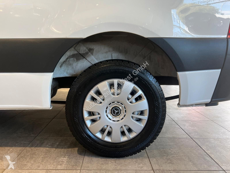 Užitkové vozidlo Mercedes 211/311...