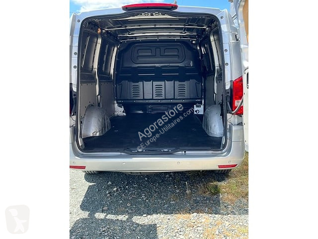 Véhicule utilitaire Mercedes VITO