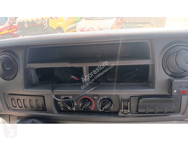 Коммерческий автомобиль Renault MASTER