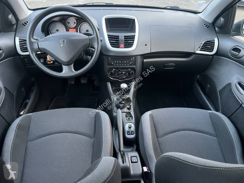 Autoutilitară Peugeot 1.1 i 60ch 4cv 5Portes...