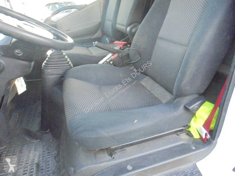 Véhicule utilitaire Renault 130 2.5 DCI