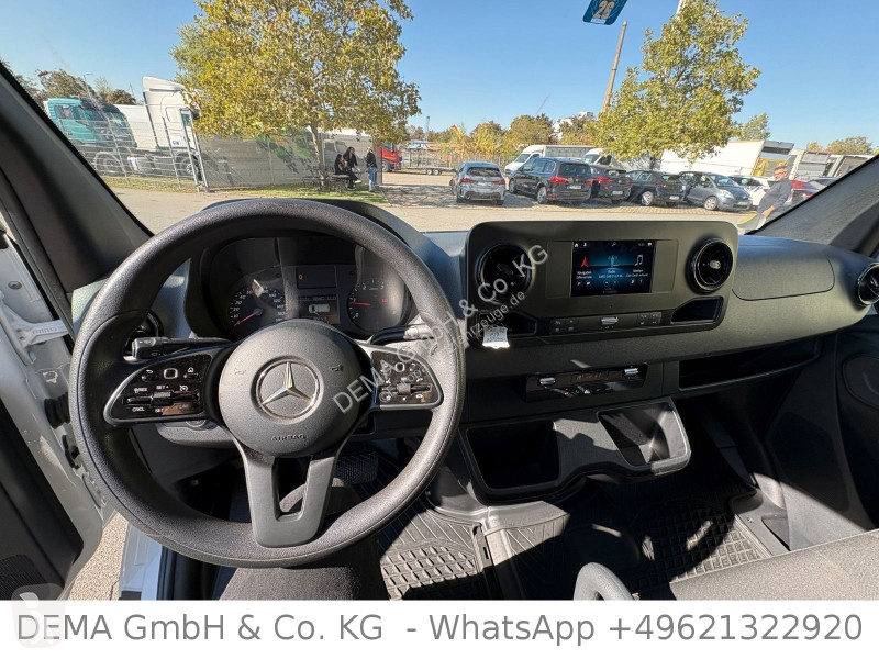 Véhicule utilitaire Mercedes...