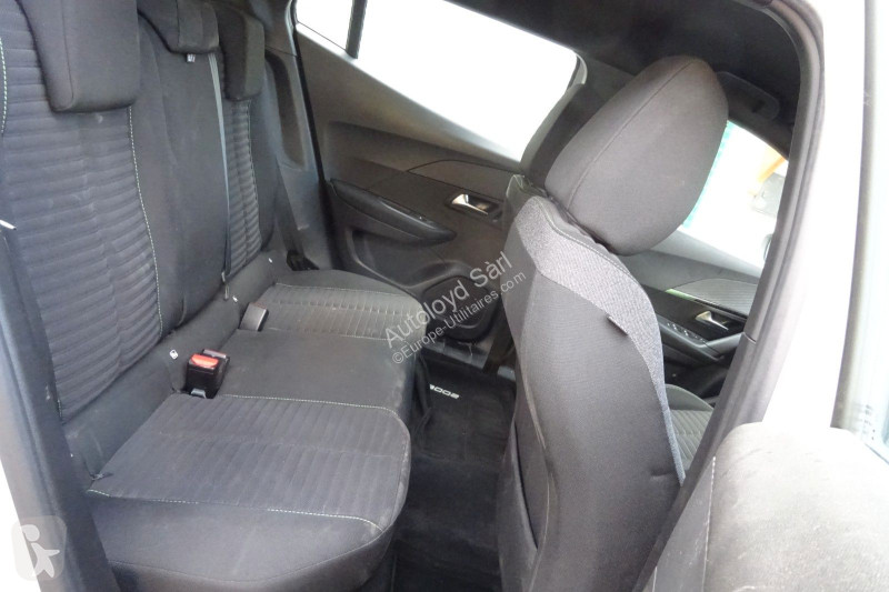 Užitkové vozidlo Peugeot 1,2 HYBRID 136 BVA