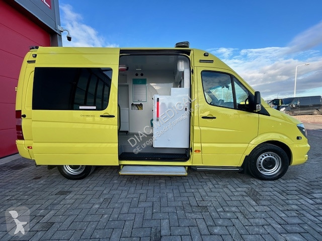 Véhicule utilitaire Mercedes L2H2 Ambulance...