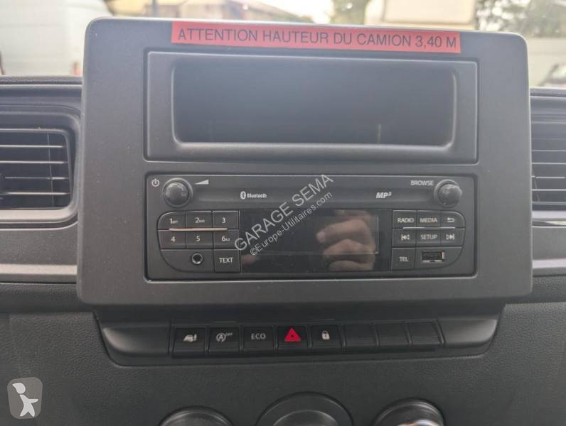 Véhicule utilitaire Renault 2.3 DCI 145