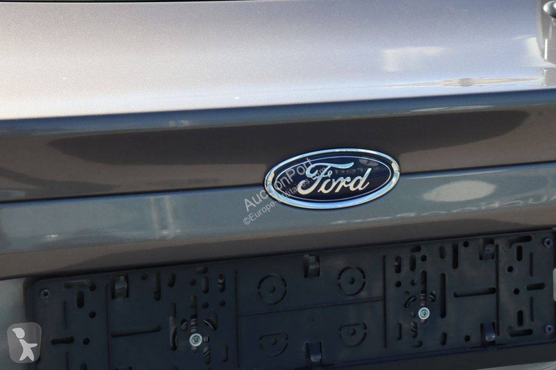 Véhicule utilitaire Ford
