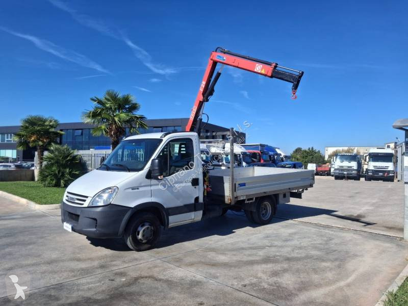 Véhicule utilitaire Iveco 35C12