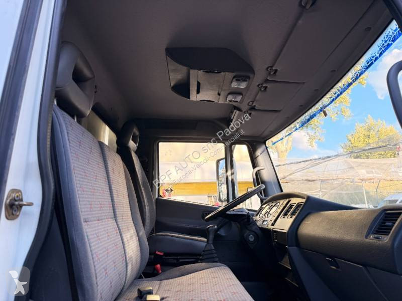 Nissan 120.35 van