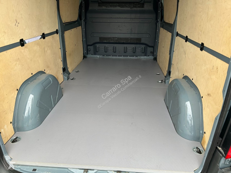 Autoutilitară Mercedes III 214 FWD
