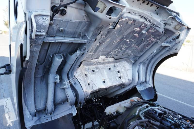 Samochód dostawczy Nissan