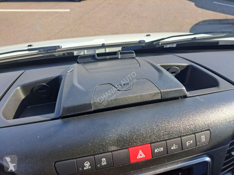 Nyttofordon Iveco 35S18 A8 180CV 3L HAYON...