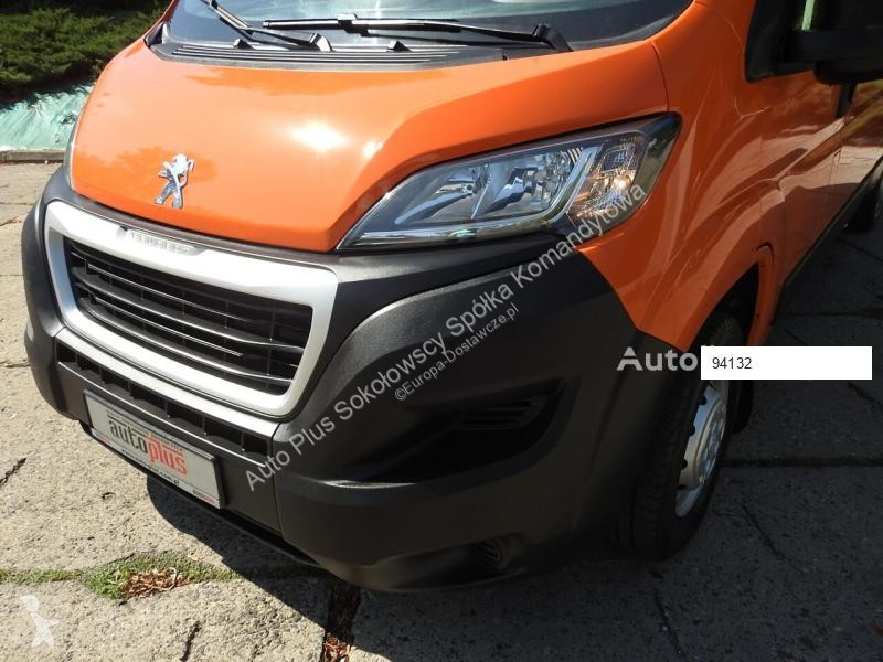 Véhicule utilitaire Peugeot BOXER FURGON...