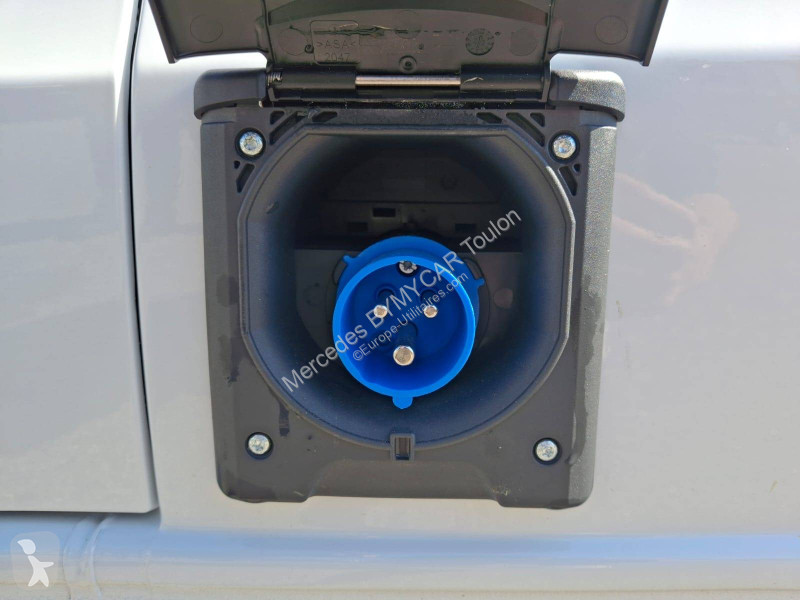 Véhicule utilitaire Mercedes VITO FOURGON 114...