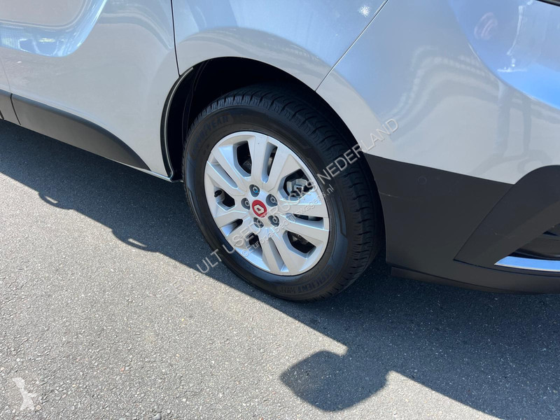 Furgoneta Renault E-Tech Red L2 H1, Airco, Nav,...