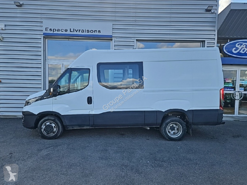 Véhicule utilitaire Iveco 35S14 V13 7 places