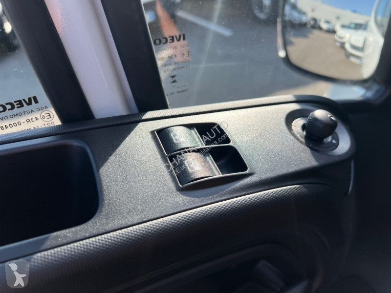 Autoutilitară Iveco 35C18 A8 180CV 3L HAYON...