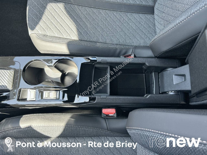 عربة نفعية Peugeot 2008 Hybrid 145 e-DCS6