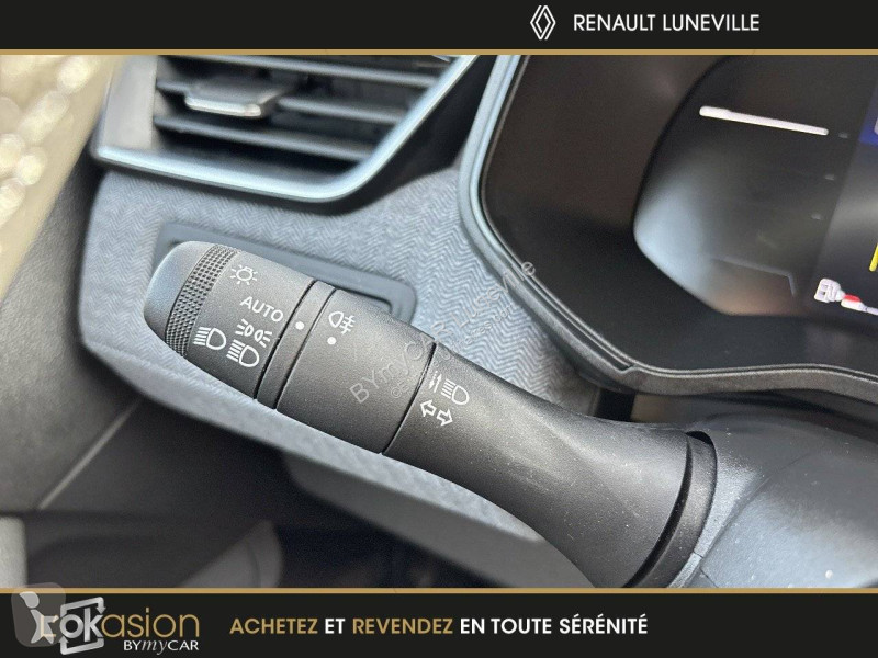 Véhicule utilitaire Renault Clio E-Tech full...