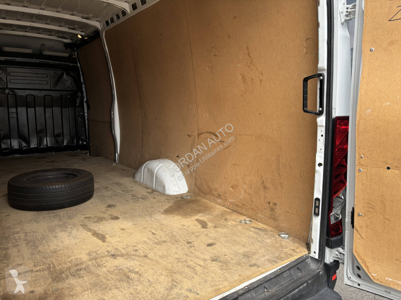 Autoutilitară Iveco 2.3d 160ch L4H2