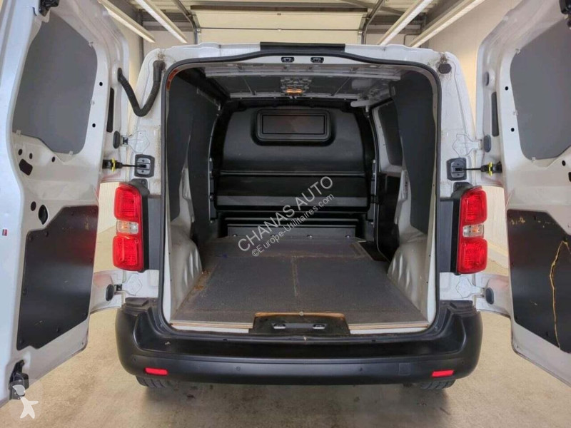 Véhicule utilitaire Toyota MEDIUM 2.0L 145 D-4D