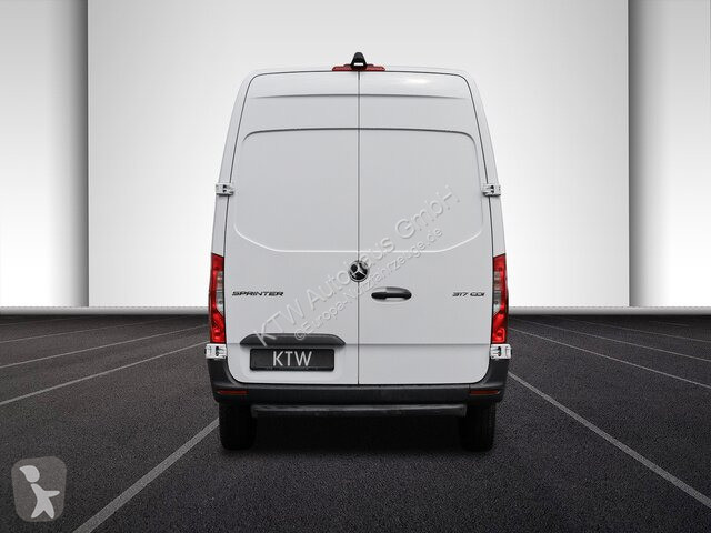 Véhicule utilitaire Mercedes 317 CDI...