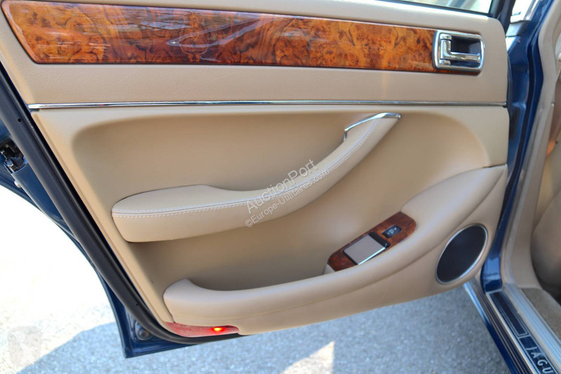 Véhicule utilitaire Jaguar Sovereign 4.0