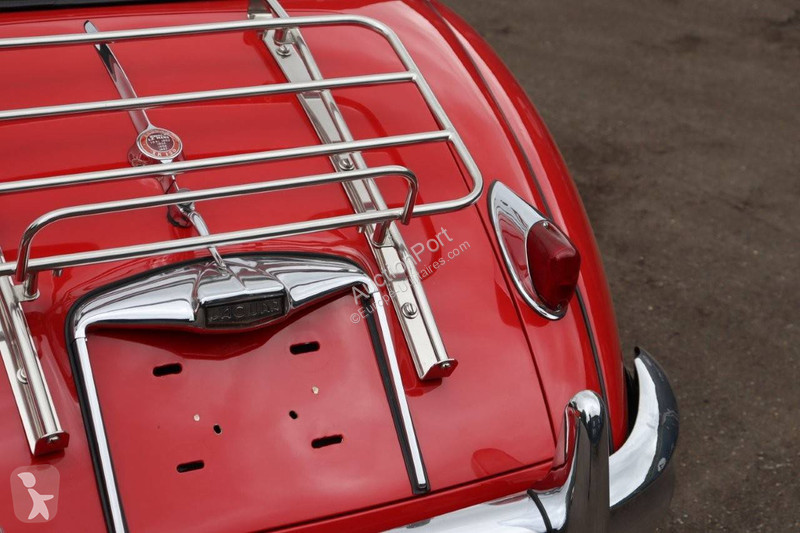 Véhicule utilitaire Jaguar 150 DHC