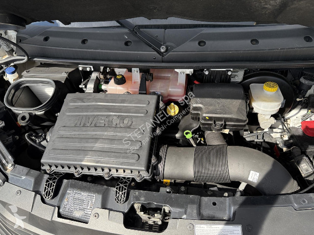 Veículo utilitário Iveco DAILY 35C14H BOX + SPONDA