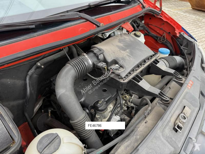 Véhicule utilitaire Mercedes 211 Kombi AHK