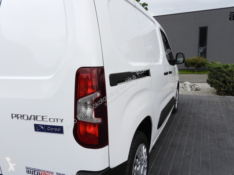 Véhicule utilitaire Toyota CITY