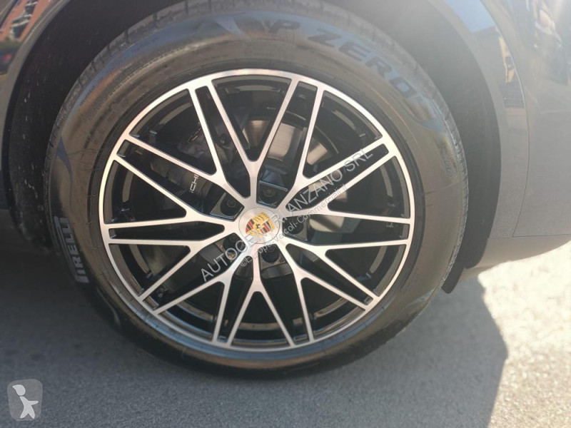 Véhicule utilitaire Porsche