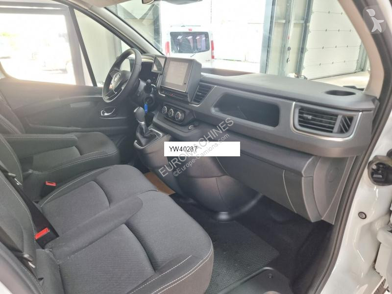 عربة نفعية Renault TRAFIC