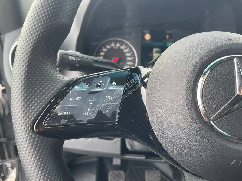 Samochód dostawczy Mercedes