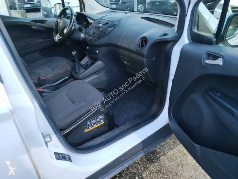Véhicule utilitaire Ford