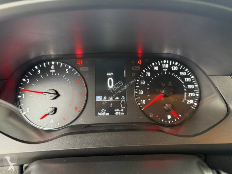 Véhicule utilitaire Nissan