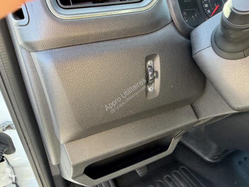 Véhicule utilitaire Renault MASTER Grand...