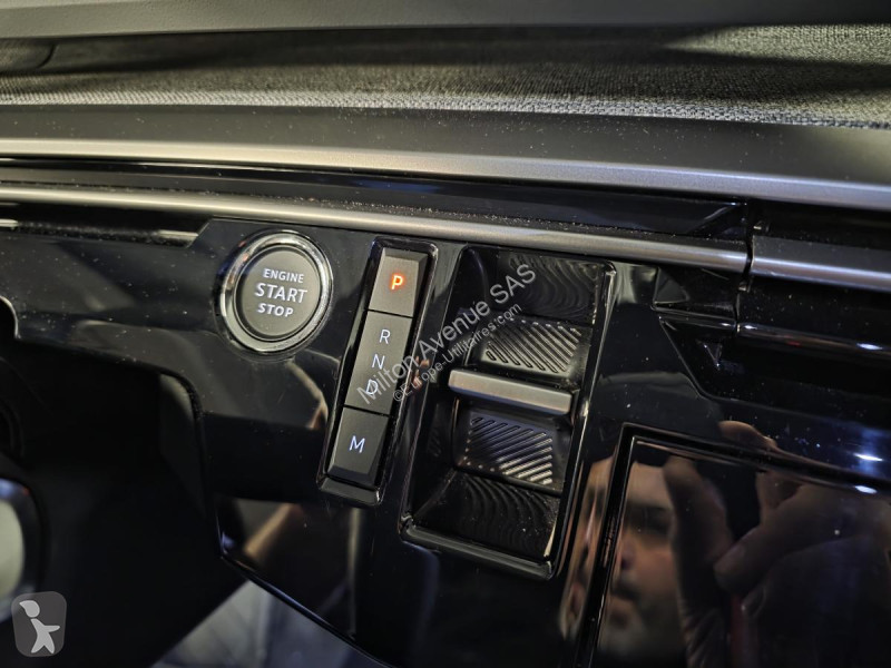 Samochód dostawczy Peugeot 3008 1.2i Hybrid...