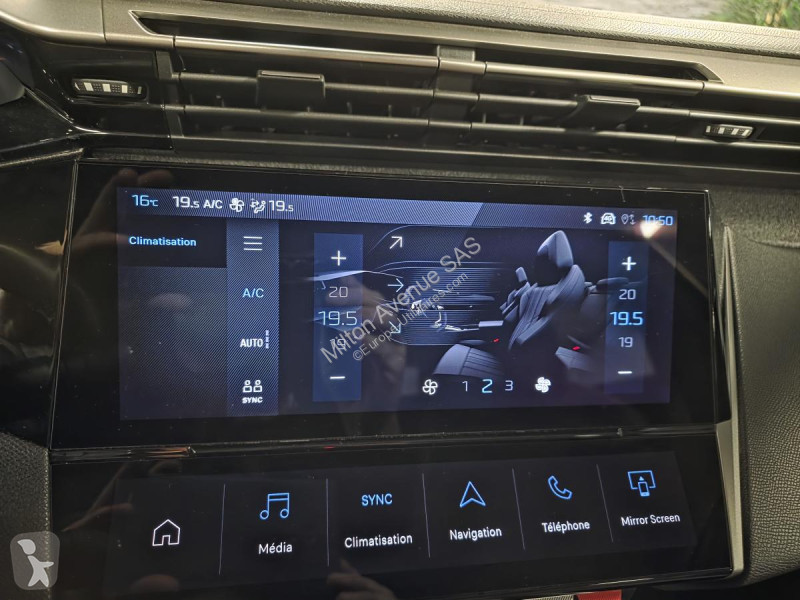 Véhicule utilitaire Peugeot 408 1.2i Hybrid...