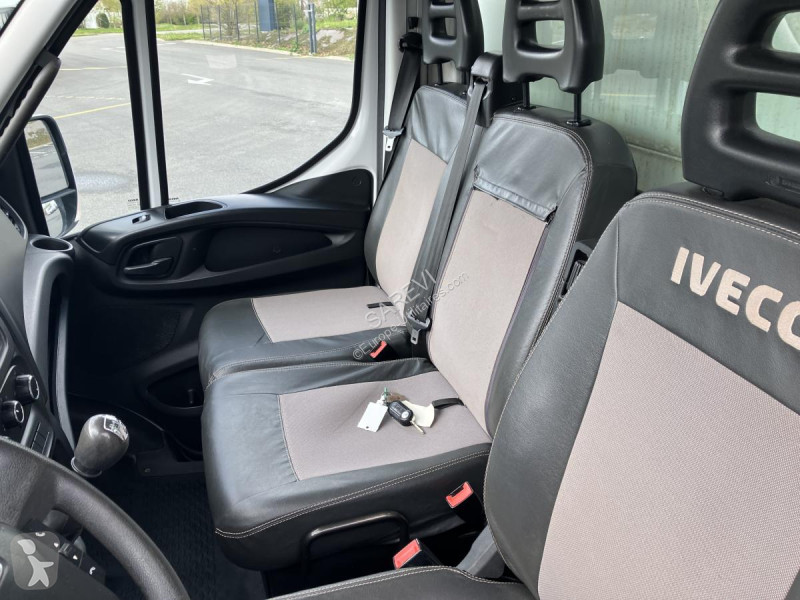 Véhicule utilitaire Iveco 35-150 BENNE COFFRE